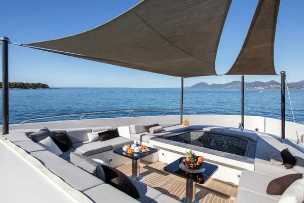 GEMS II yacht photo