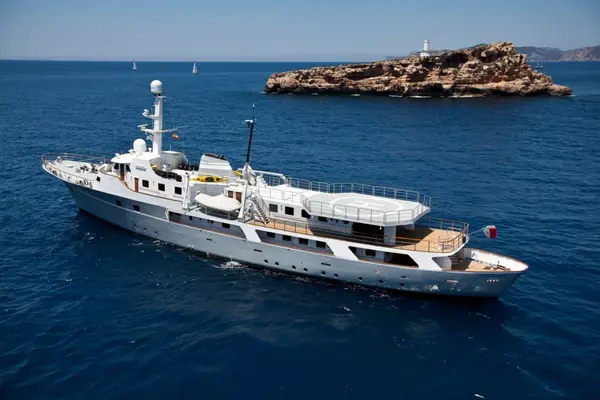 VOYAGER yacht photo