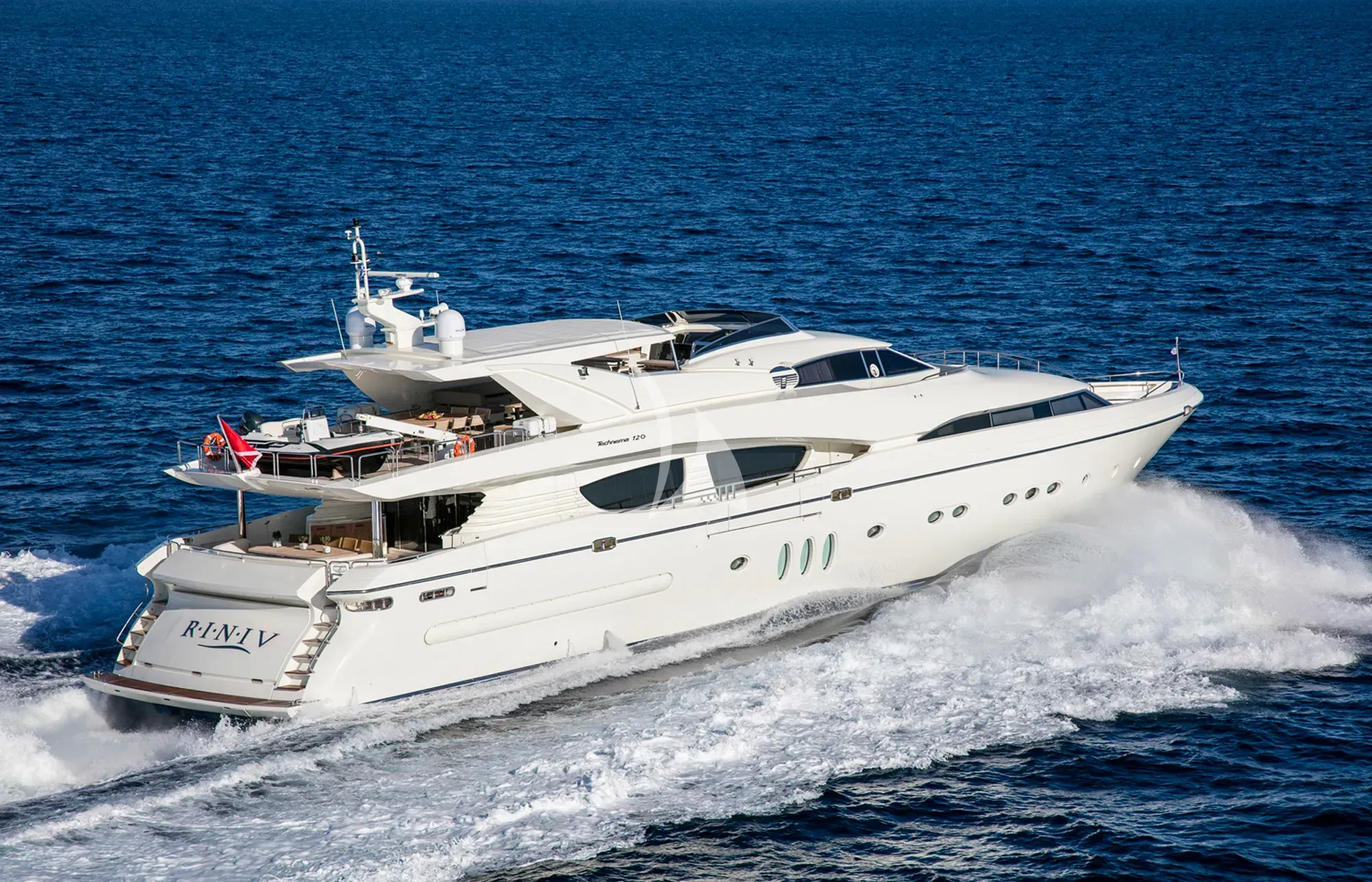 RINI V - exterior 2