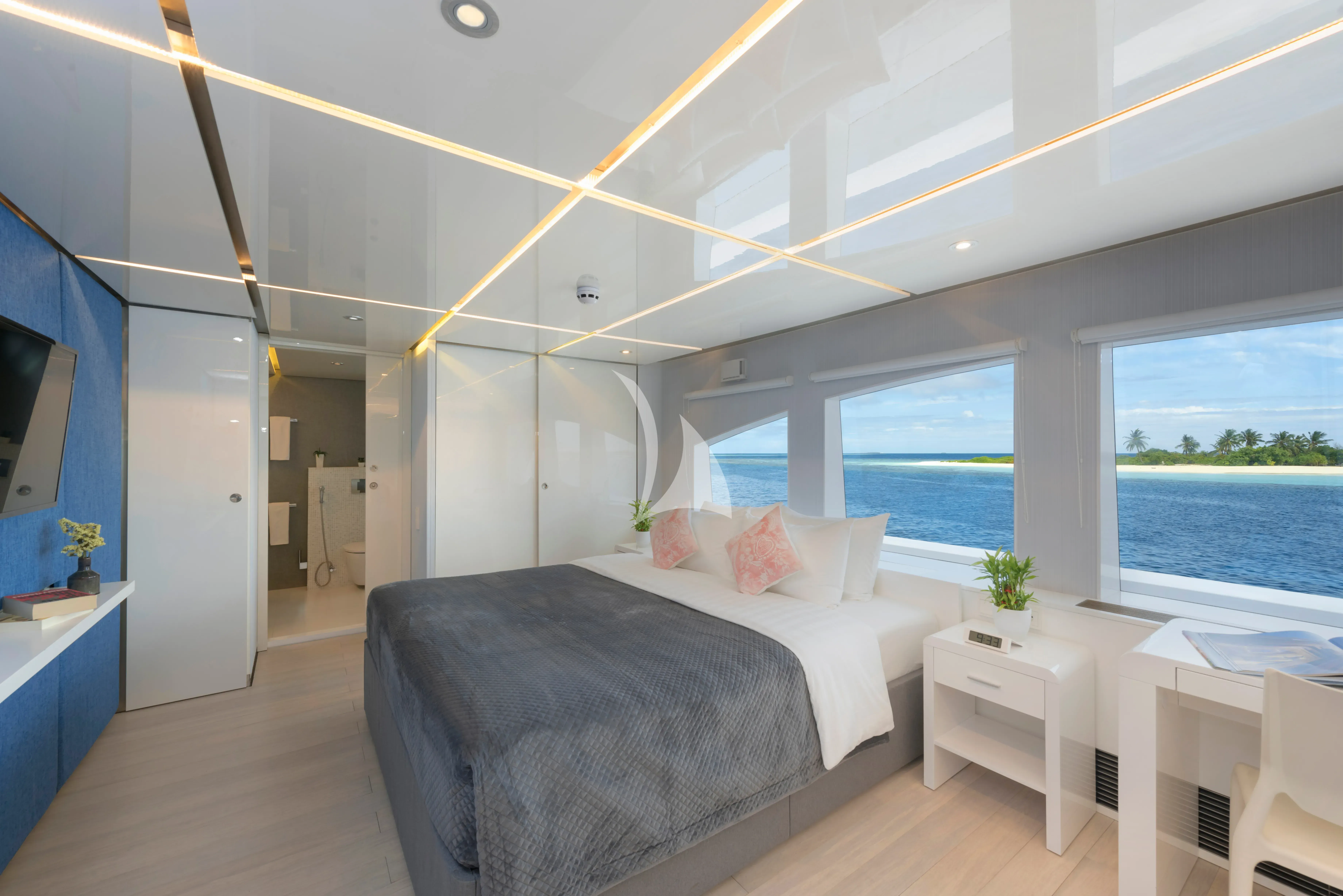 SEAREX - interior 4