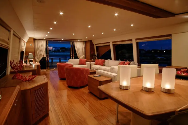 LADY EMMA saloon