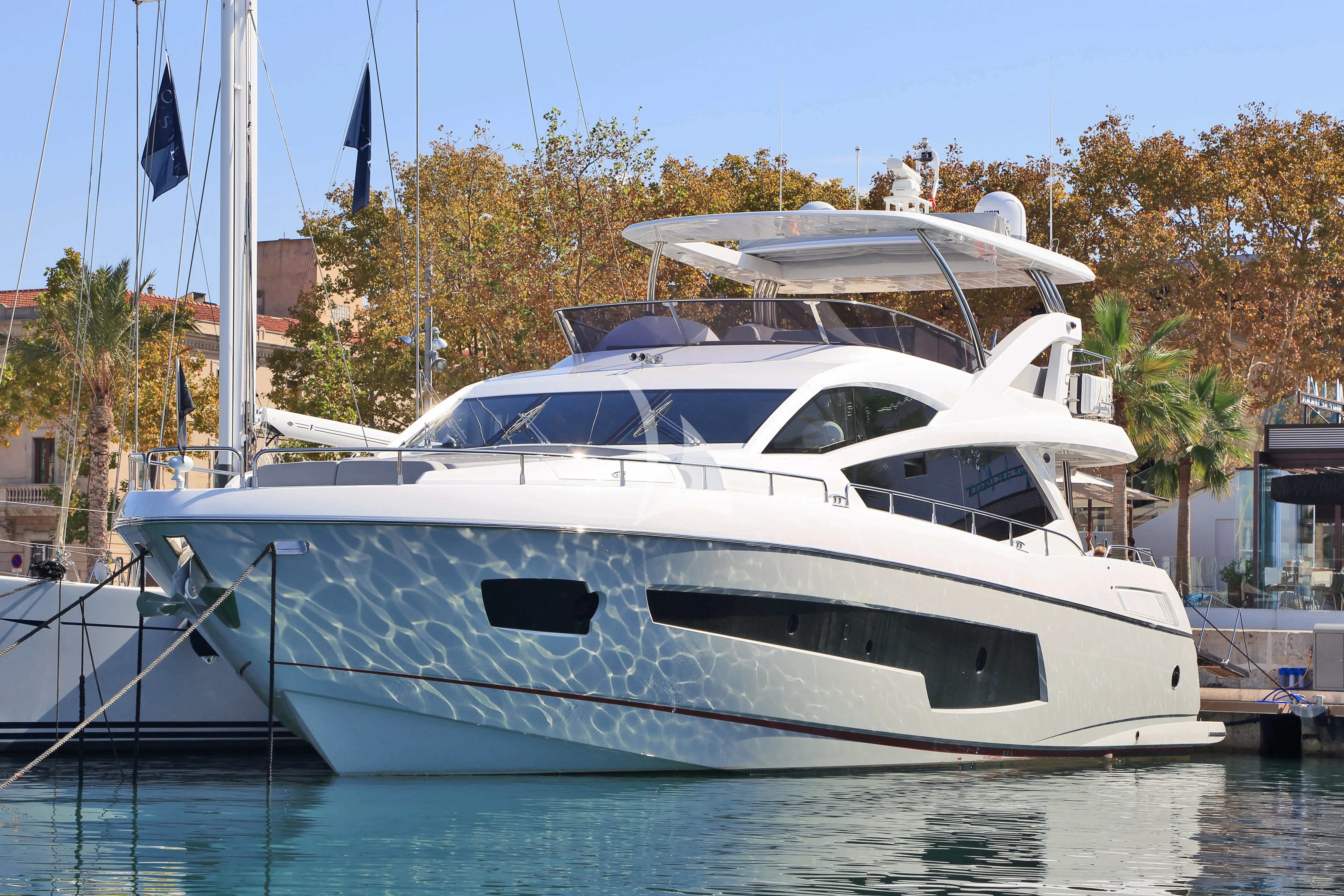 'RAOUL W' - exterior 2