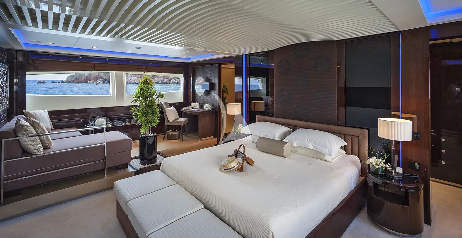 MY TOY - interior 5