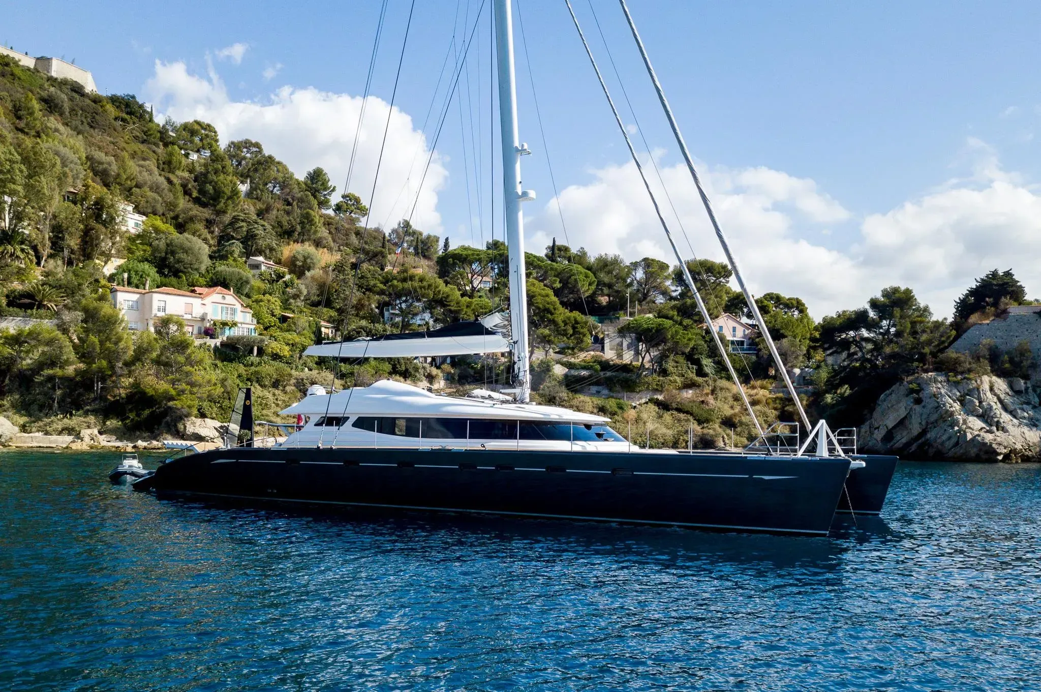 ALLURES - exterior 1