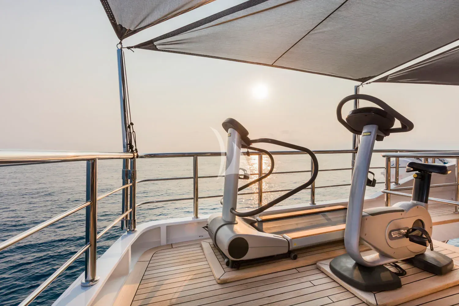 R23 luxury yacht