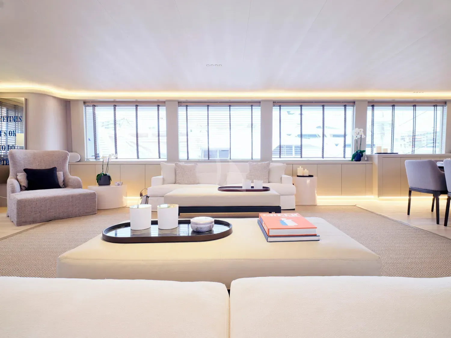 ENDLESS SUMMER - interior 6
