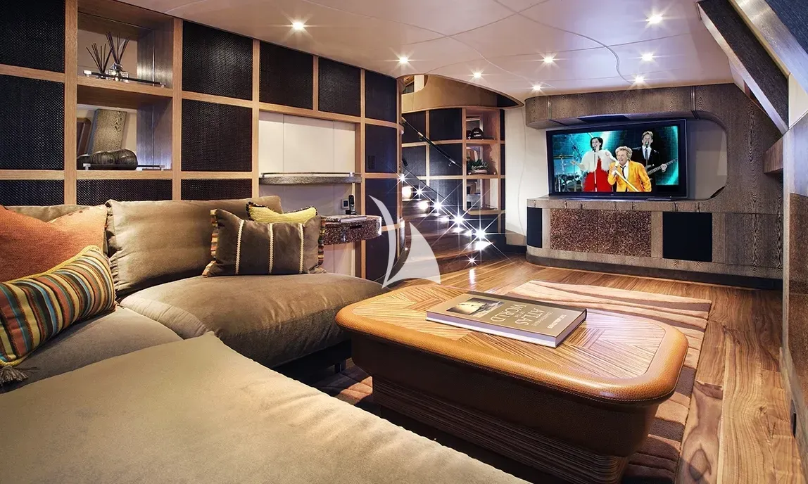 HEMISPHERE - interior 5