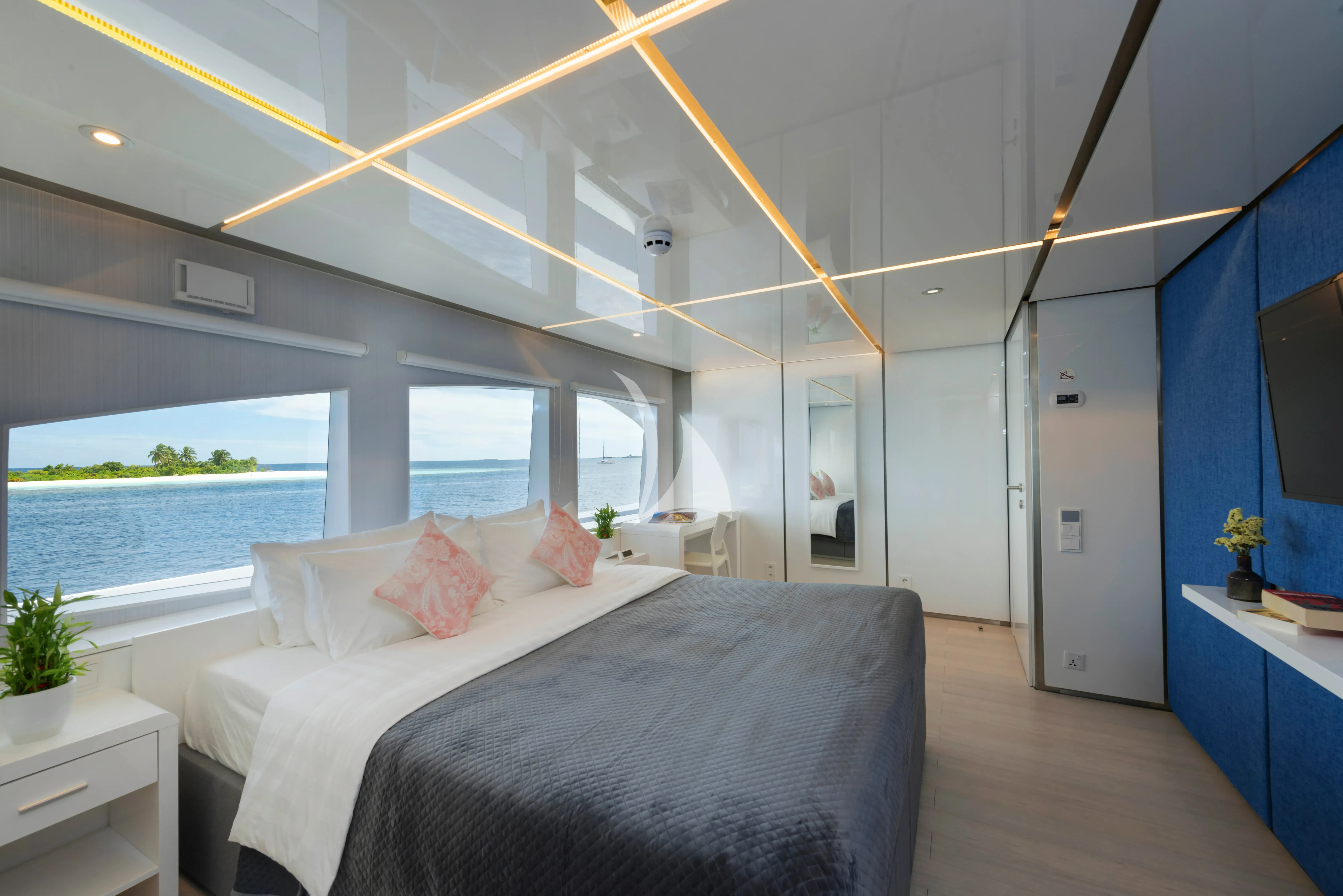 SEAREX - interior 5